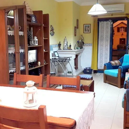 Chic With Balcony In The Centre Of 100m²